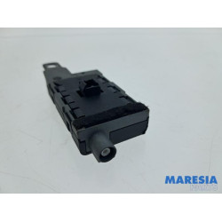 Peugeot - RCZ - Antenna Amplifier