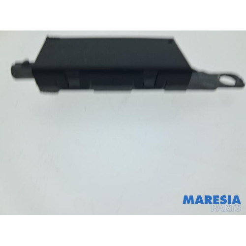 Peugeot - RCZ - Antenna Amplifier