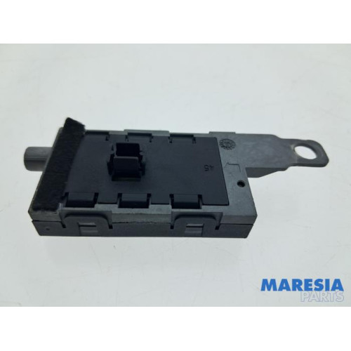 Peugeot - RCZ - Antenna Amplifier