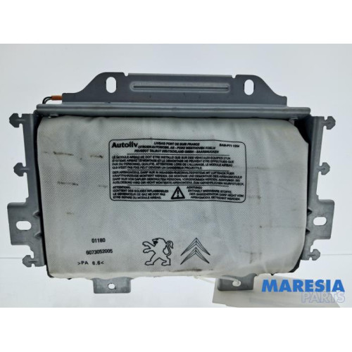 Peugeot - RCZ - Right airbag (dashboard)