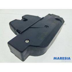 Peugeot - 307 - Tailgate lock mechanism
