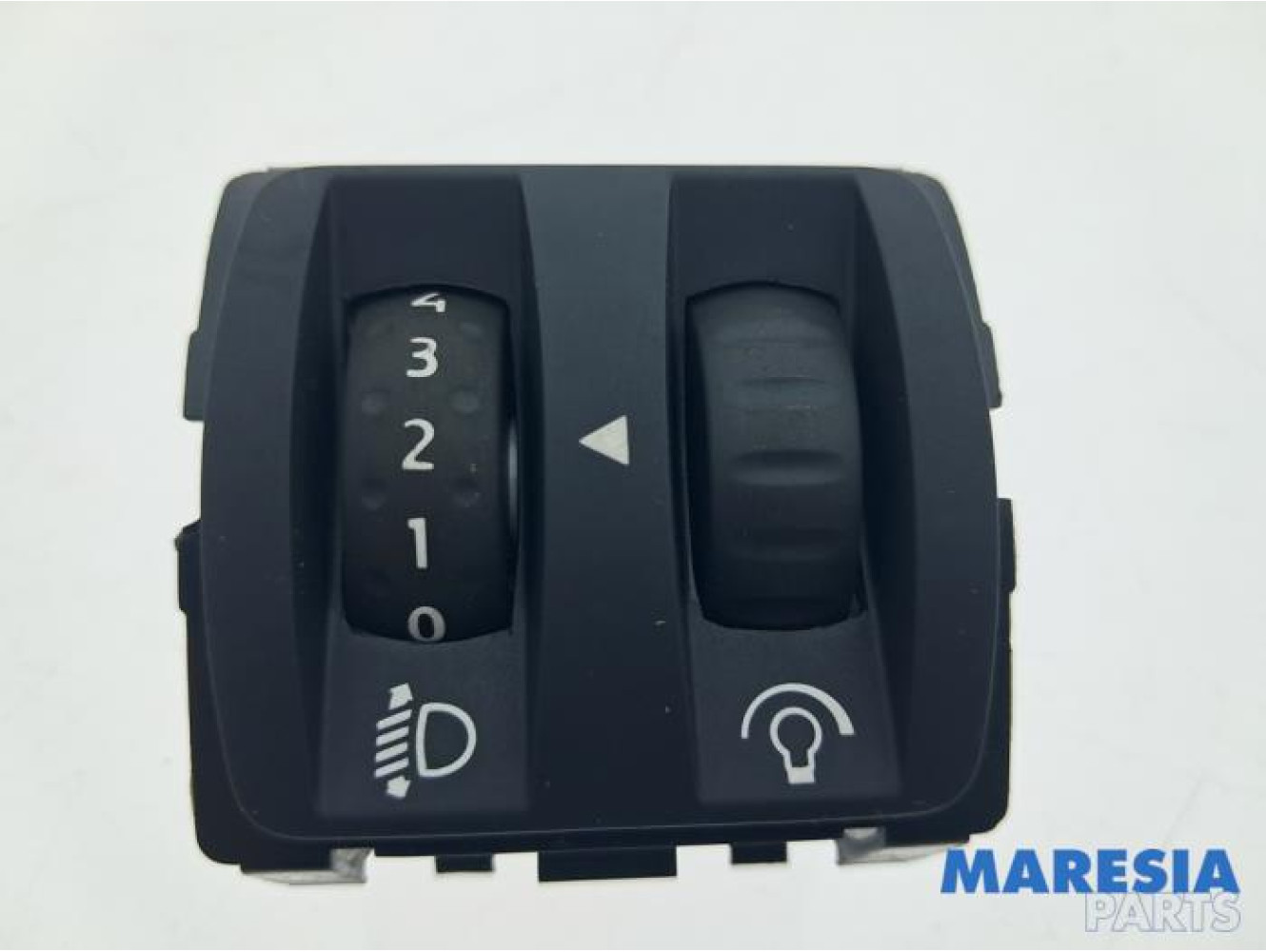 Renault - Clio - AIH headlight switch
