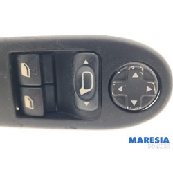 Peugeot - 207 - Multi-functional window switch