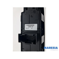 Peugeot - 207 - Multi-functional window switch