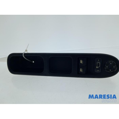 Peugeot - 207 - Multi-functional window switch