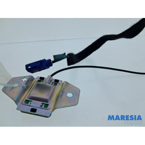 Opel - Movano - Antenna Amplifier