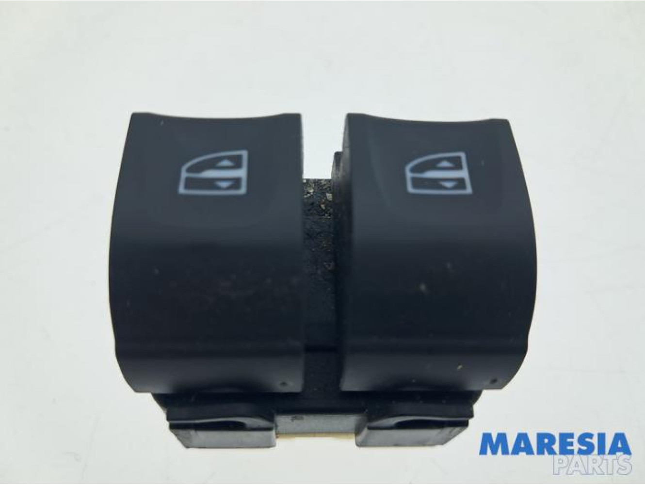 Renault - Clio - Multi-functional window switch