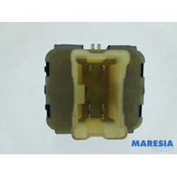 Renault - Clio - Multi-functional window switch