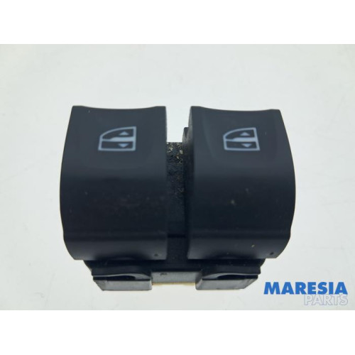Renault - Clio - Multi-functional window switch