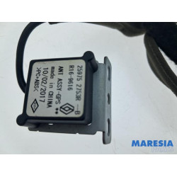 Renault - Clio - GPS antenna