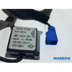 Renault - Clio - GPS antenna