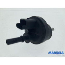 Renault - Clio - Vacuum valve