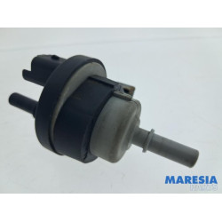Renault - Clio - Vacuum valve
