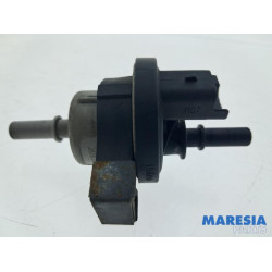 Renault - Clio - Vacuum valve