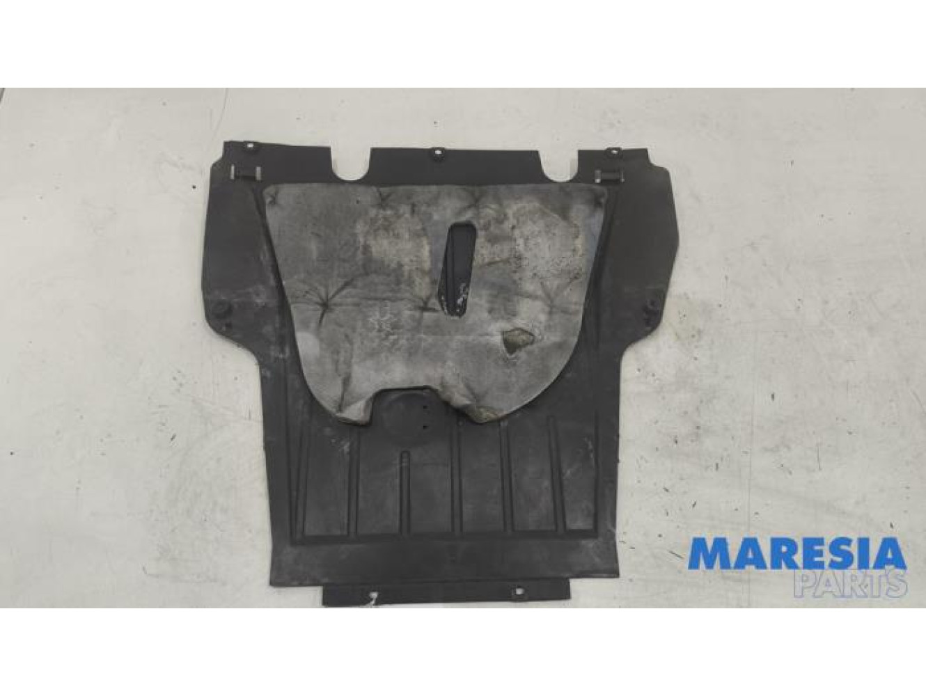 Renault - Clio - Engine protection panel