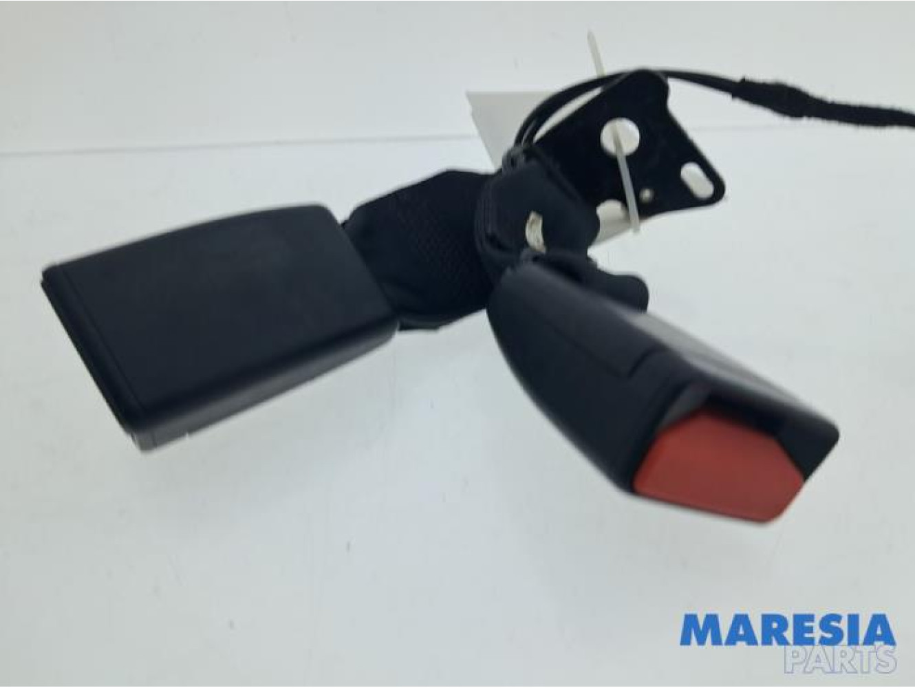 Renault - Clio - Insertion ceinture de sécurité arrière gauche