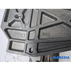 Renault - Clio - Steering column housing