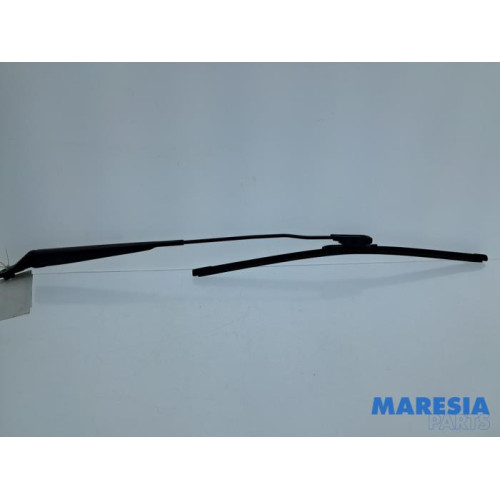 Renault - Kangoo - Front wiper arm