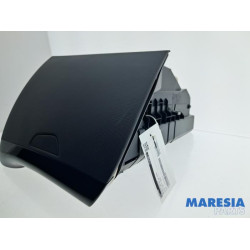 Renault - Captur - Glovebox