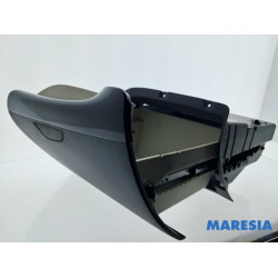 Renault - Captur - Glovebox