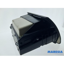 Renault - Captur - Glovebox