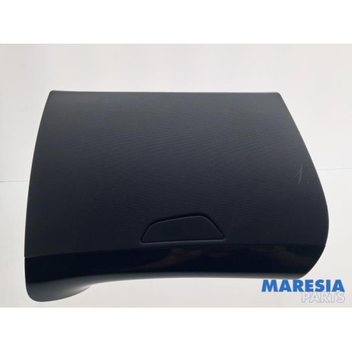 Renault - Captur - Glovebox