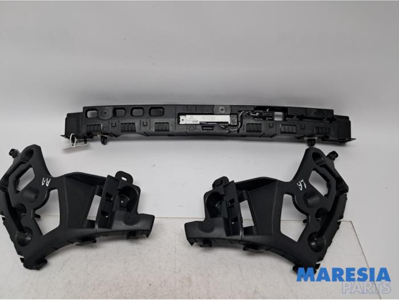 Renault - Captur - Support pare-chocs arrière centre