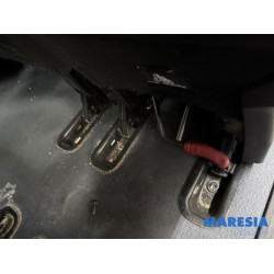 Opel - Vivaro - Rear bench seat
