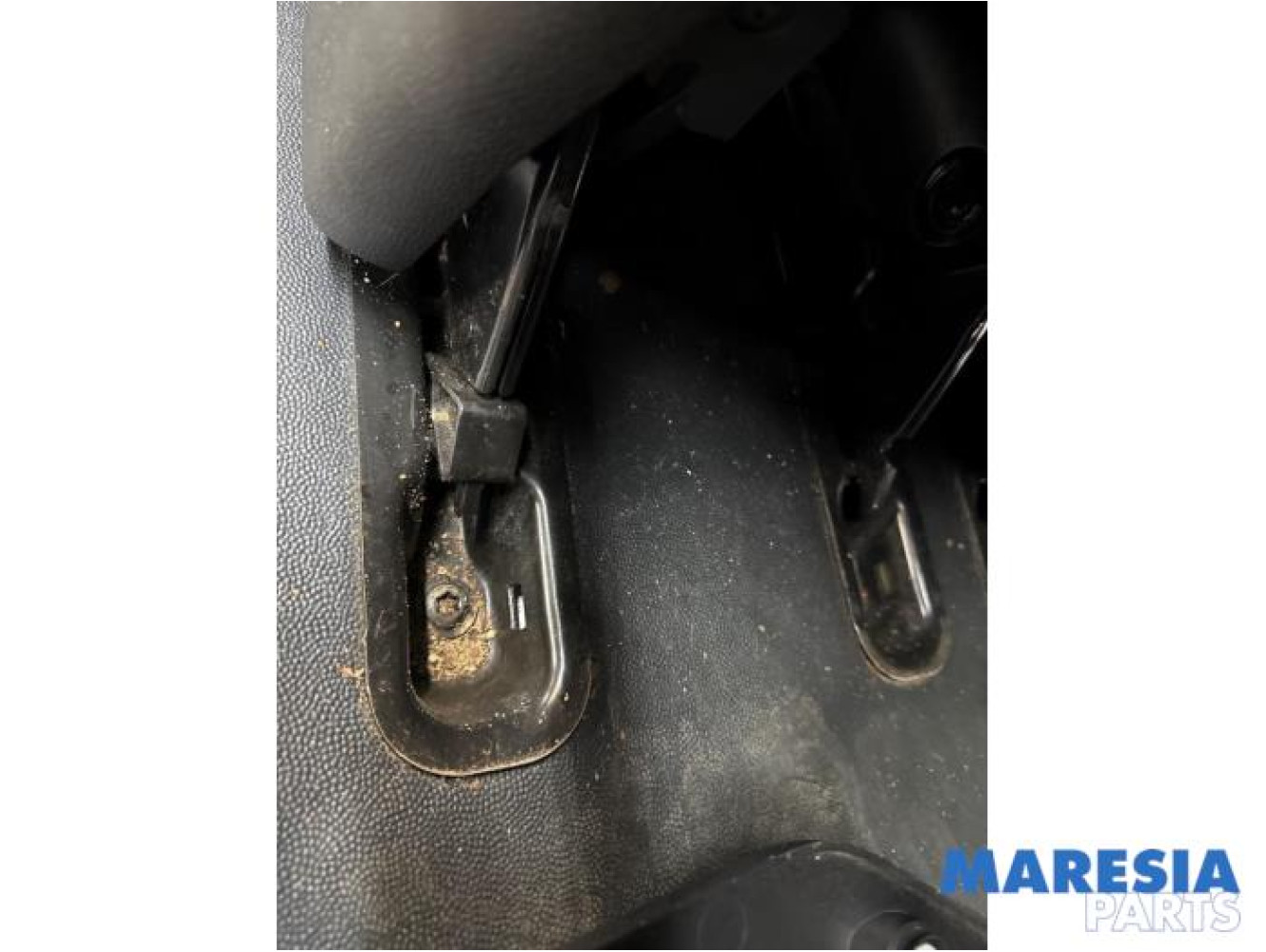 Opel - Vivaro - Rear bench seat