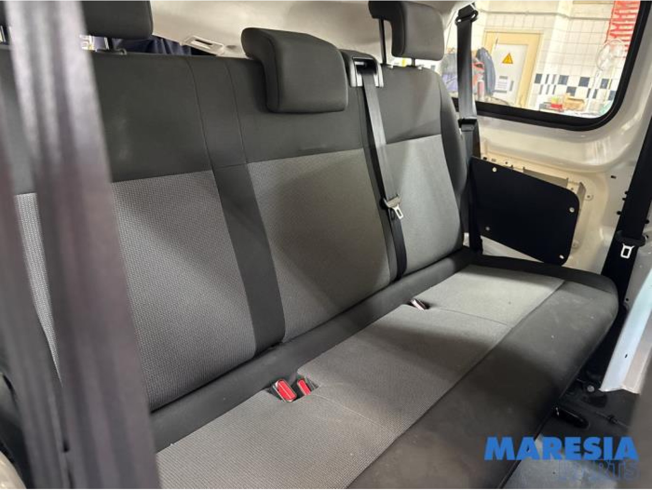 Opel - Vivaro - Rear bench seat