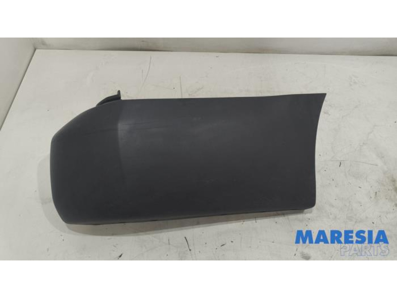 Opel - Vivaro - Rear bumper component, right