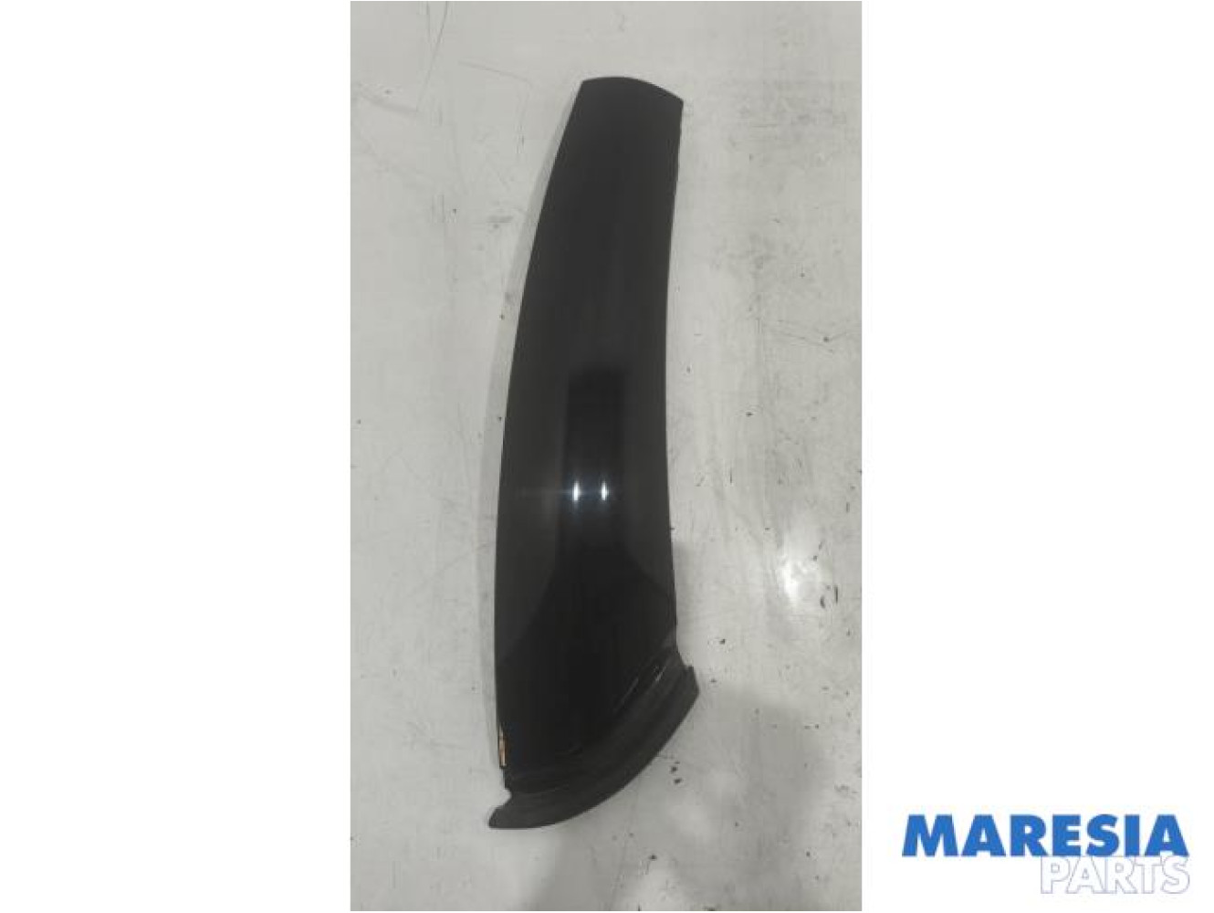 Renault - Megane - C-style sealing cover right