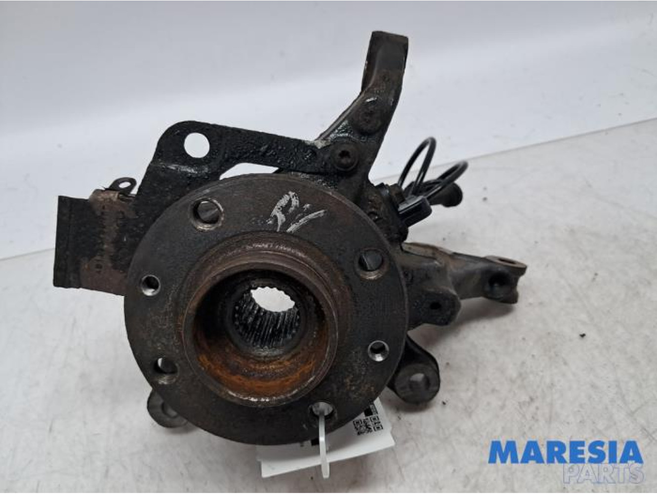 Renault - Captur - Knuckle, front right