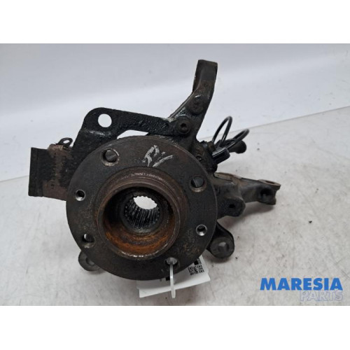Renault - Captur - Knuckle, front right