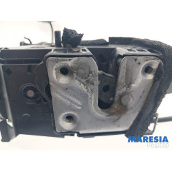 Renault - Captur - Rear door mechanism 4-door, right