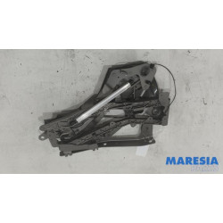 Renault - Megane - Convertible top hinge