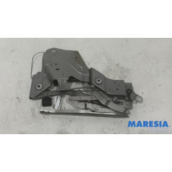 Renault - Megane - Convertible top hinge
