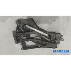 Renault - Megane - Convertible top hinge