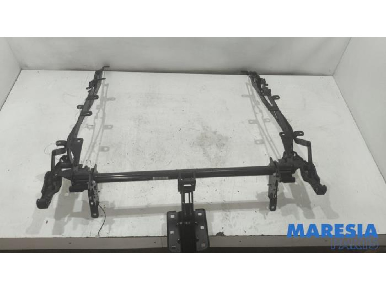 Renault - Megane - Convertible top hinge