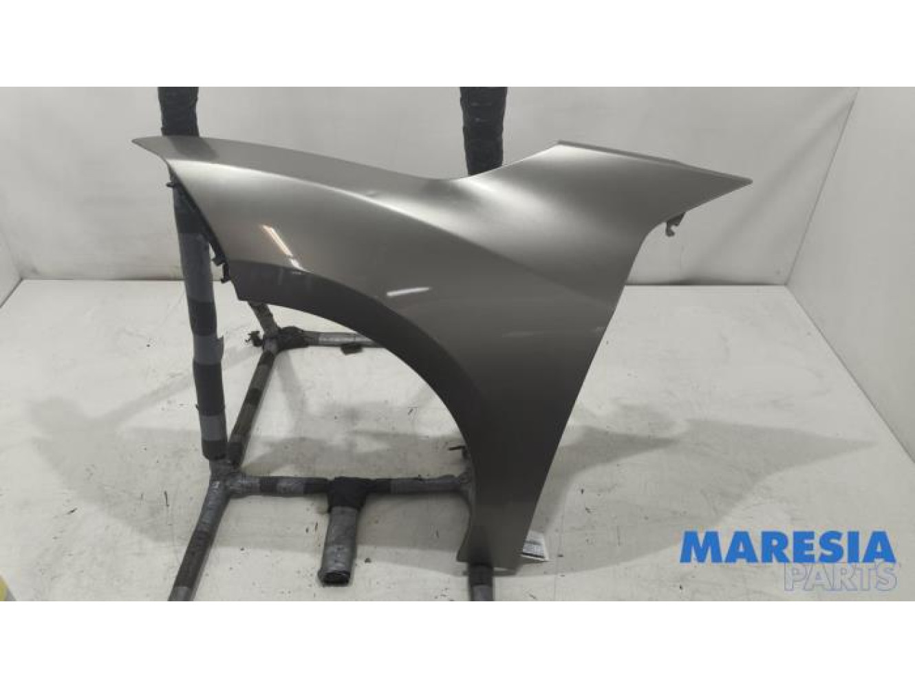 Renault - Megane - Front wing, left