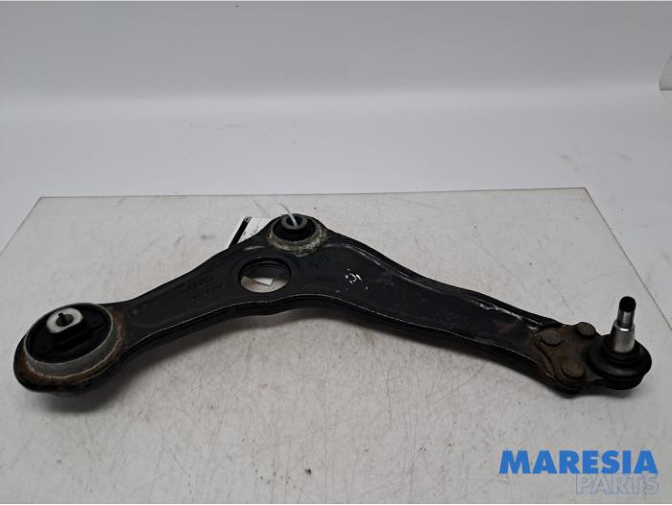 Renault - Megane - Front lower wishbone, right