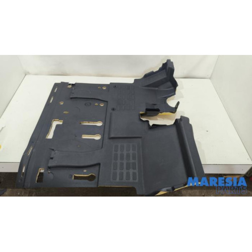 Opel - Vivaro - Carpet