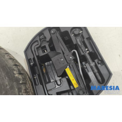 Peugeot - 208 - Krikset + reservewiel