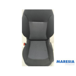 Peugeot - 208 - Sitz links