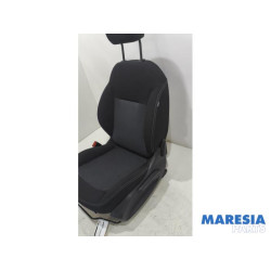 Peugeot - 208 - Sitz links