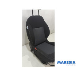 Peugeot - 208 - Sitz links