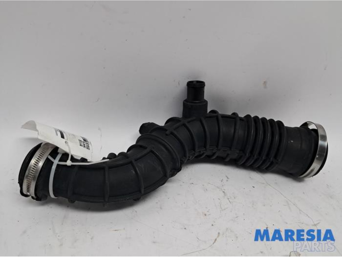 Renault - Clio - Air intake hose