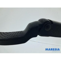 Renault - Clio - Front wiper arm