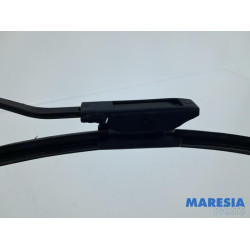 Renault - Clio - Front wiper arm