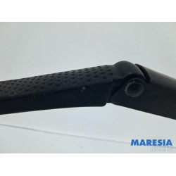 Renault - Clio - Front wiper arm
